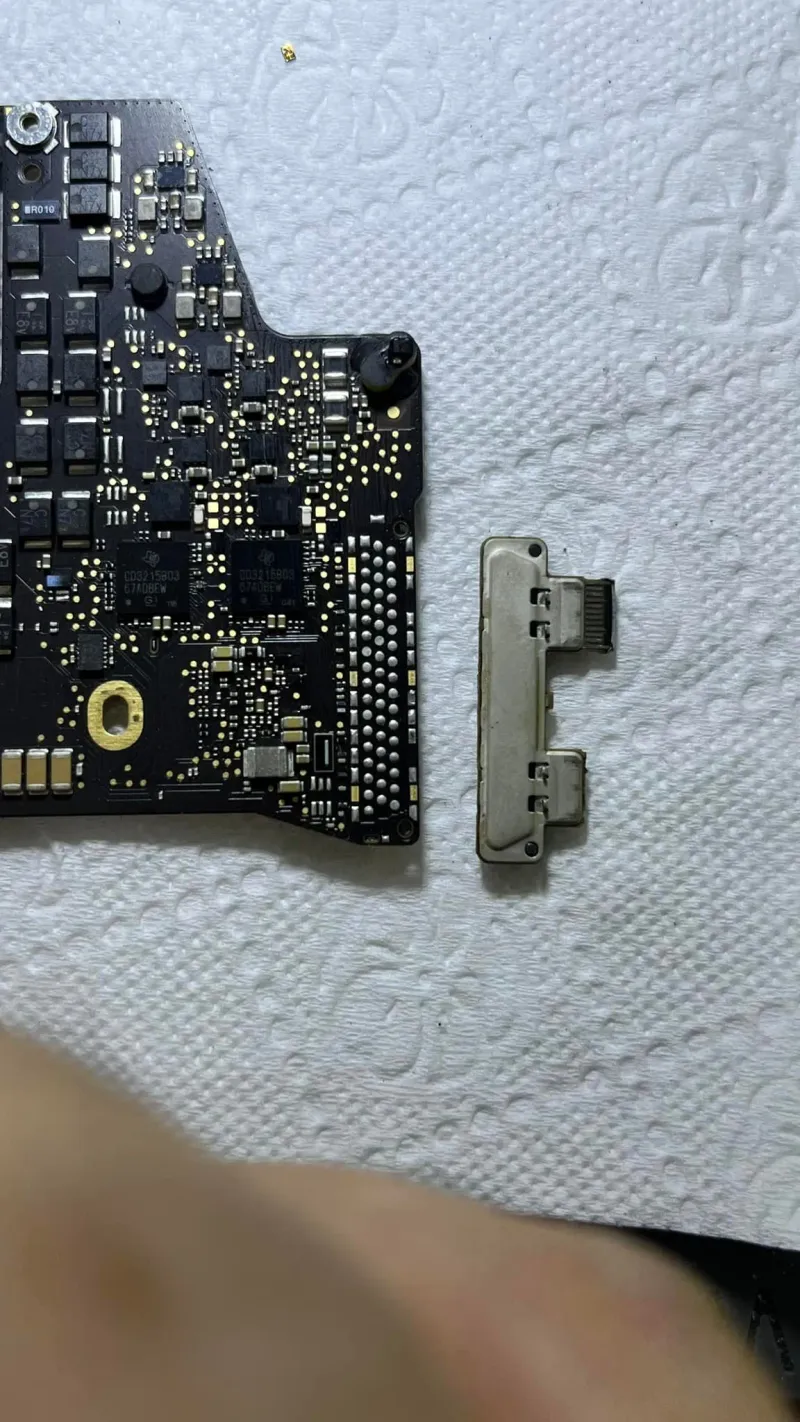 🔧 A1708 MacBook Pro – USB Soket Değişimi